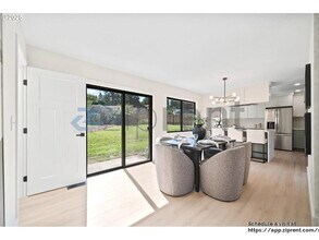 7640 SW Whitford Dr in Portland, OR - Building Photo - Building Photo