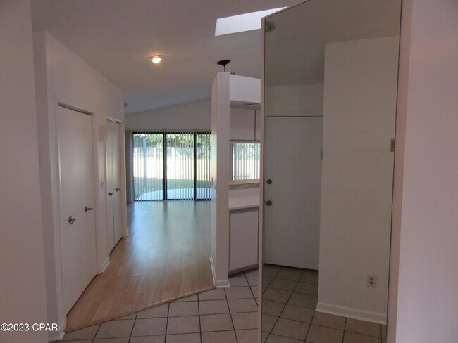 4050 Linwood Dr photo'