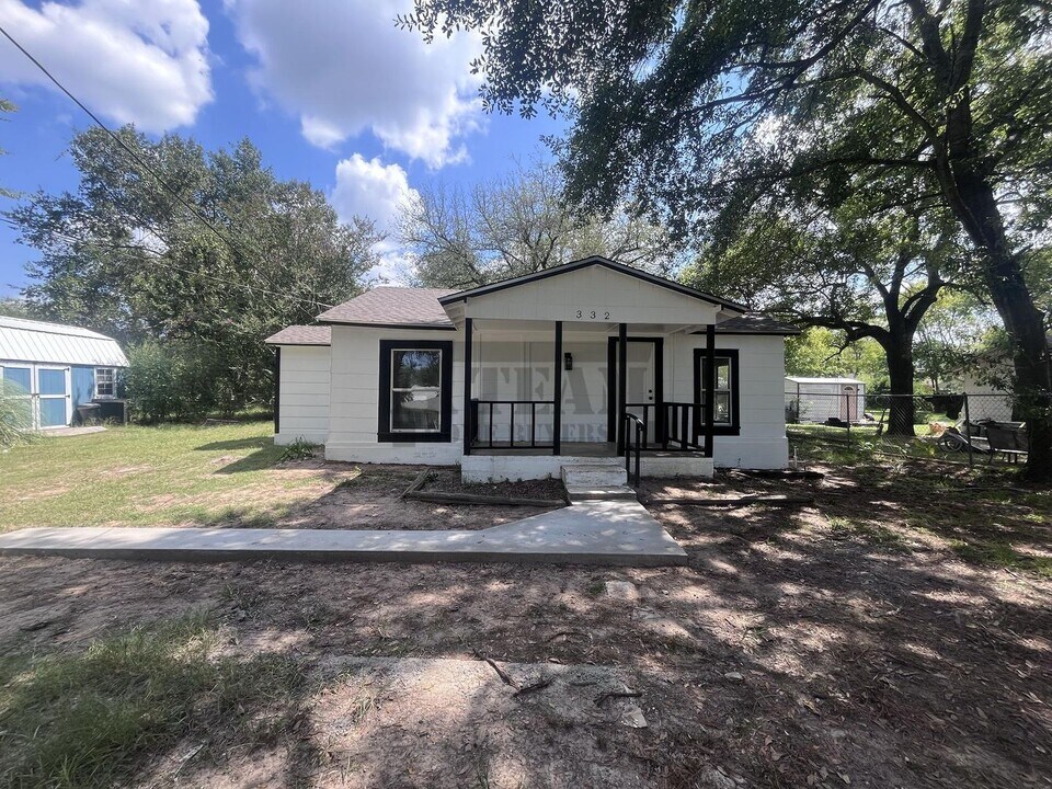 332 Meredith St in Eustace, TX - Building Photo