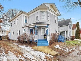 88 Greenbush St, Unit Lower in Manistee, MI - Building Photo