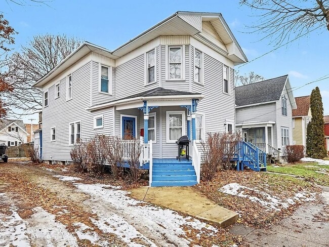 88 Greenbush St, Unit Lower