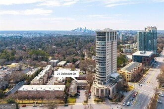 21 Delmont Dr NE, Unit 10 in Atlanta, GA - Foto de edificio - Building Photo