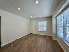 810 E Chestnut St in Glendale, CA - Building Photo - Building Photo