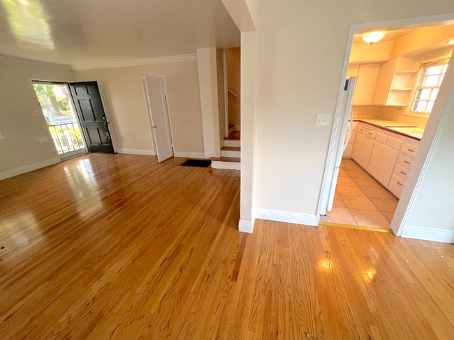 116 E 4th St in Ontario, CA - Building Photo - Building Photo