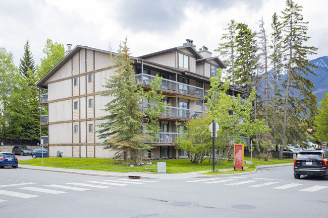 346 Beaver St in Banff, AB - Building Photo - Building Photo