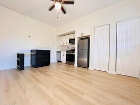 623 Park Pl in West Palm Beach, FL - Building Photo