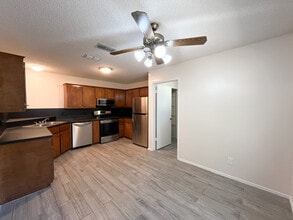408 Briar Square in Overton, TX - Building Photo - Building Photo