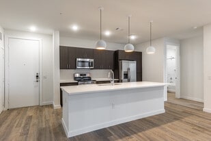 CO/OP Singleton in Dallas, TX - Building Photo