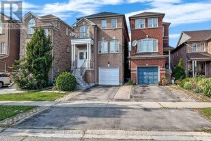 64 Sassafras Cir in Vaughan, ON - Building Photo