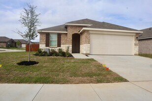 5552 Rollins Dr in Krum, TX - Building Photo