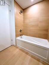 8188-8188 Yonge St in Vaughan, ON - Building Photo - Building Photo