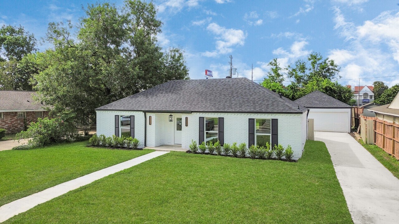 6249 Locke Ln in Houston, TX - Building Photo