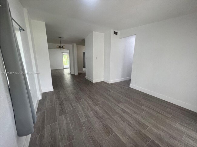217 W 33rd St in Hialeah, FL - Building Photo - Building Photo