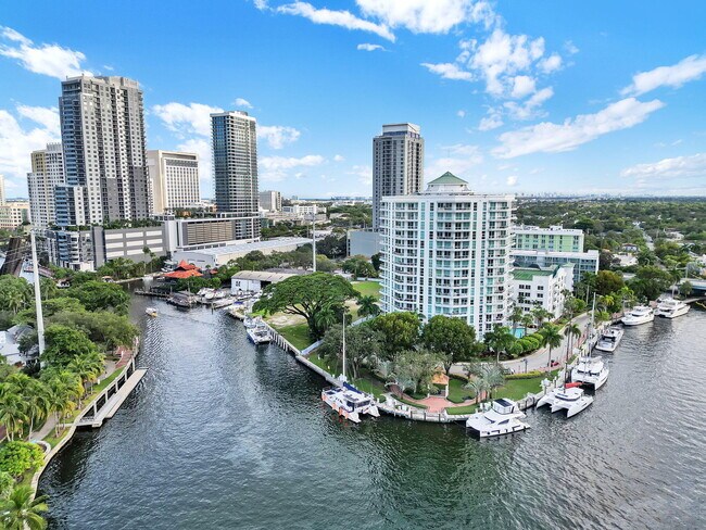 401 SW 4th Ave in Fort Lauderdale, FL - Building Photo - Building Photo