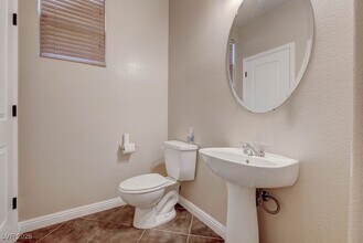 1948 W Hammer Ln in North Las Vegas, NV - Building Photo - Building Photo