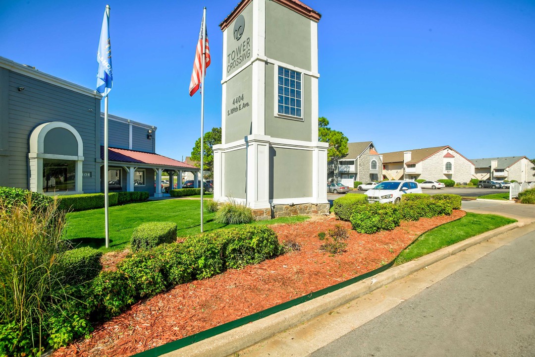 Tower Crossing Apartments in Tulsa, OK - Building Photo