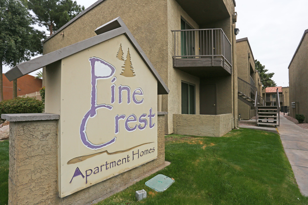 Pine Crest in Phoenix, AZ - Foto de edificio