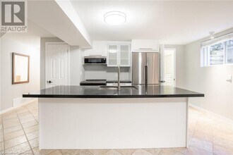 4 Creekwood Pl in Hamilton, ON - Building Photo - Building Photo