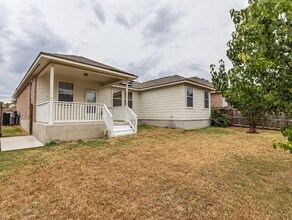 1134 Seven Iron Way in San Antonio, TX - Building Photo - Building Photo