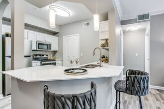 Vista 121 in Lewisville, TX - Building Photo - Building Photo