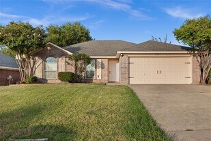 1814 Cancun Dr in Mansfield, TX - Building Photo