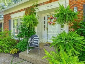 12100 Maplewood Rd in Goshen, KY - Building Photo - Building Photo