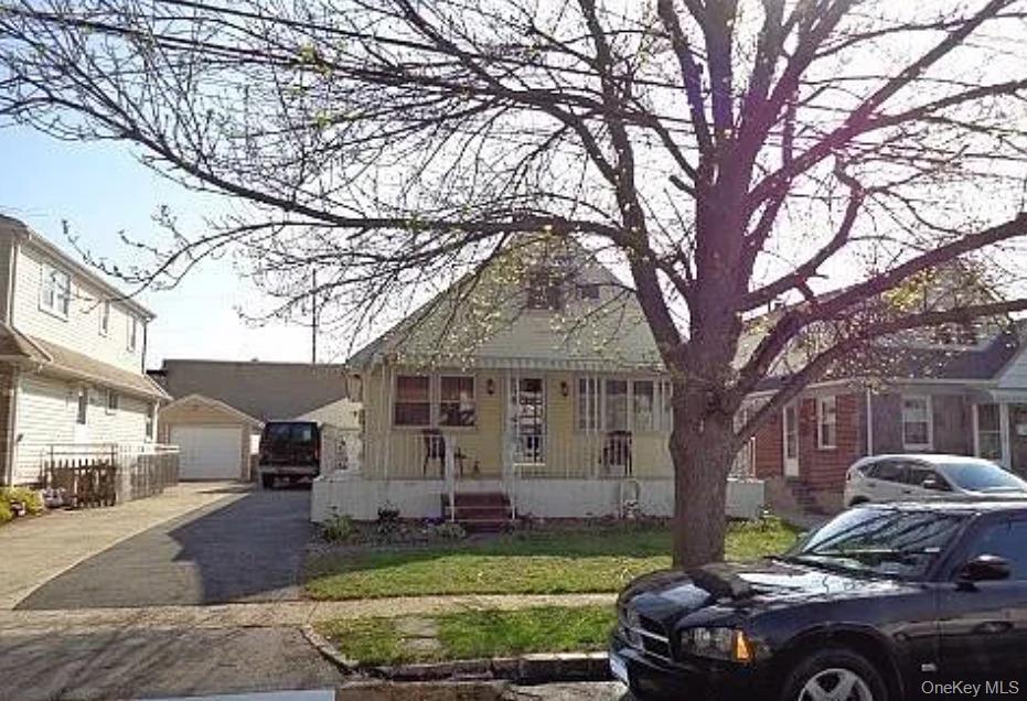 106 N 7th St in New Hyde Park, NY - Building Photo