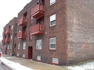 8601 Kenmore Ave in Cleveland, OH - Foto de edificio