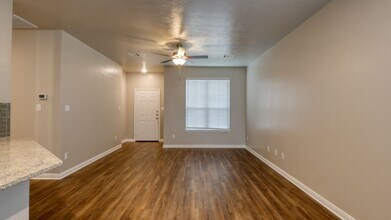 2218 John Ross Ct in Bryan, TX - Building Photo - Building Photo