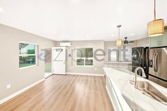 363 E 63rd St in Long Beach, CA - Foto de edificio - Building Photo