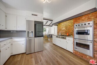 926 N Alpine Dr in Beverly Hills, CA - Building Photo - Building Photo