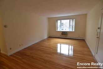 74 Parkman St, Unit 59-1A in Brookline, MA - Foto de edificio - Building Photo