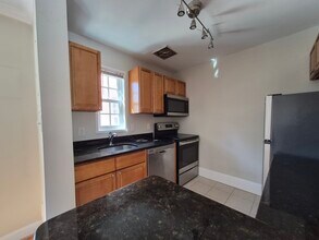 1602 W Abingdon Dr, Unit 201 in Alexandria, VA - Building Photo - Building Photo