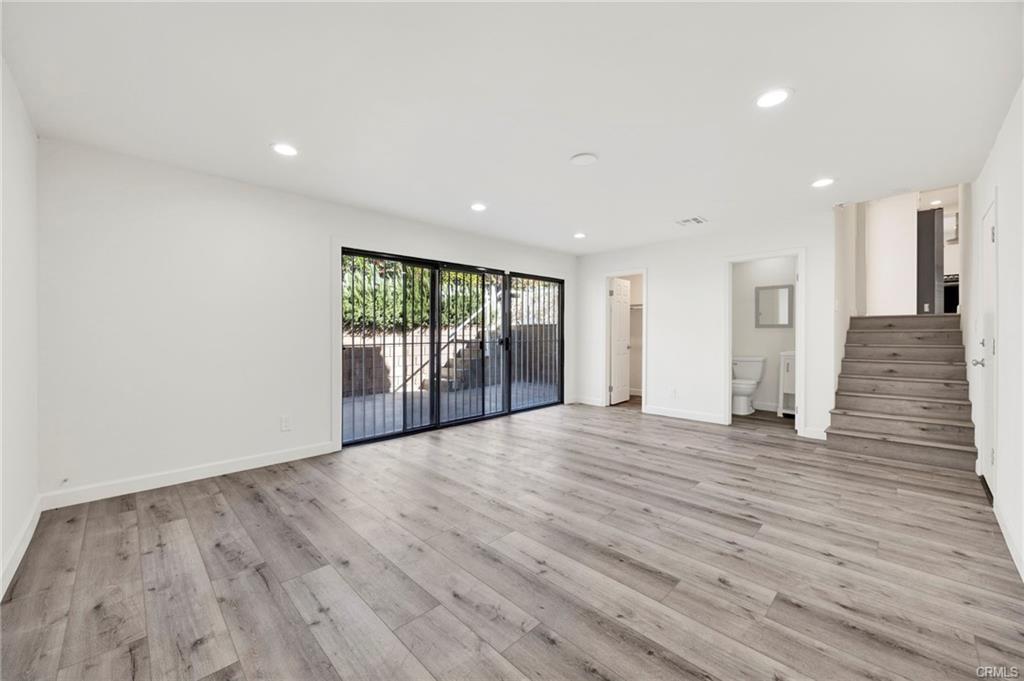 22762 Avenue San Luis in Los Angeles, CA - Building Photo