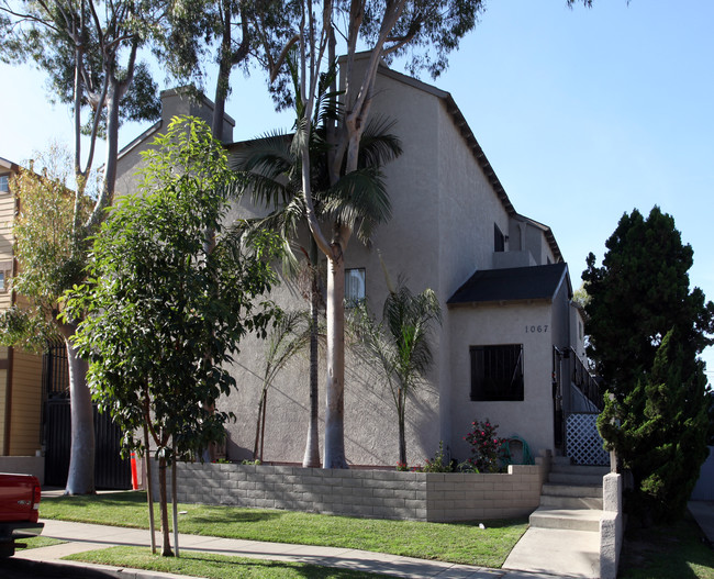 1067 Grand Ave in Long Beach, CA - Foto de edificio - Building Photo