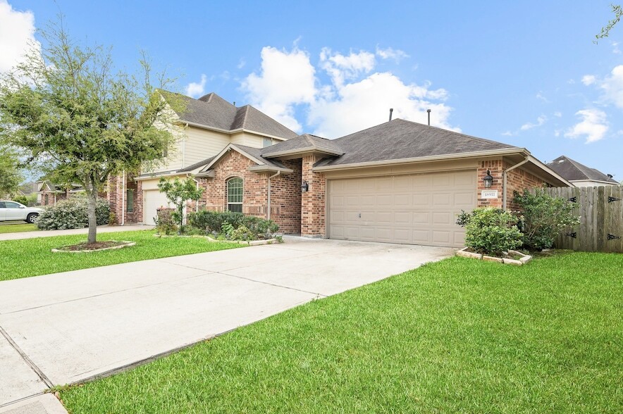 18911 Oakland Manor Ln in Richmond, TX - Building Photo