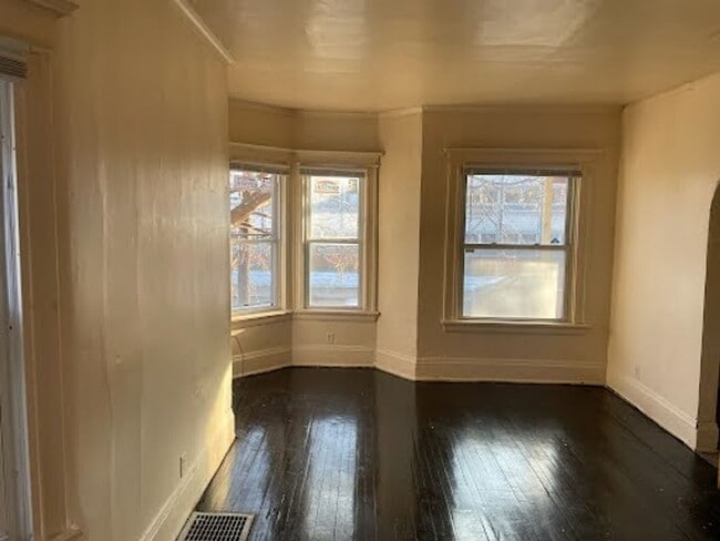 2322 W Juneau Ave in Milwaukee, WI - Building Photo - Building Photo