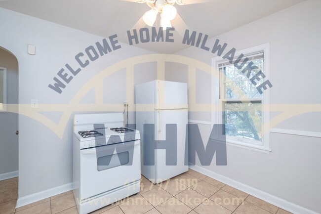 3254 S Kinnickinnic Ave in Milwaukee, WI - Foto de edificio - Building Photo