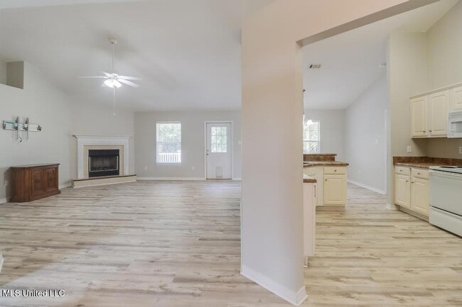 14886 E Shadow Creek Dr, Unit 1 in Biloxi, MS - Building Photo - Building Photo