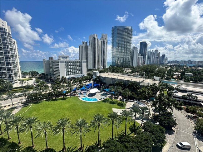 19370 Collins Ave in Sunny Isles Beach, FL - Foto de edificio - Building Photo