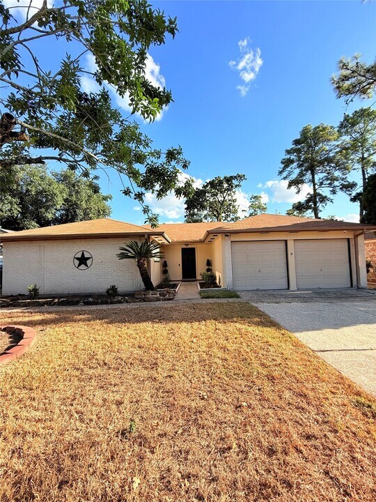 5914 Bridgegate Dr in Spring, TX - Building Photo
