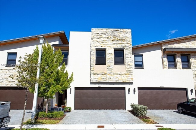 10521 NW 81st Terrace in Doral, FL - Building Photo - Building Photo