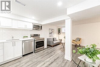 476 Ferguson Ave N in Hamilton, ON - Building Photo - Building Photo