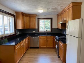 157 Beacon St, Unit 1 in Somerville, MA - Building Photo - Building Photo