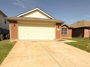 8653 Hawkview Dr in Fort Worth, TX - Building Photo - Building Photo