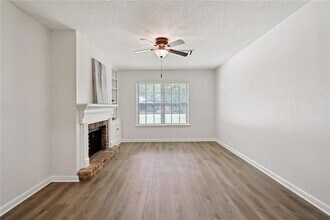 401 Inspiration Ln in Covington, LA - Foto de edificio - Building Photo