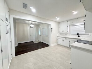 318 Caladium St in Lake Jackson, TX - Building Photo - Building Photo