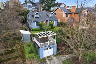 6848 16th Ave NE in Seattle, WA - Building Photo