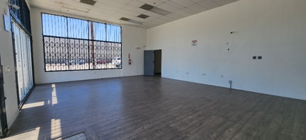 8332 Sepulveda Blvd in Los Angeles, CA - Building Photo - Building Photo