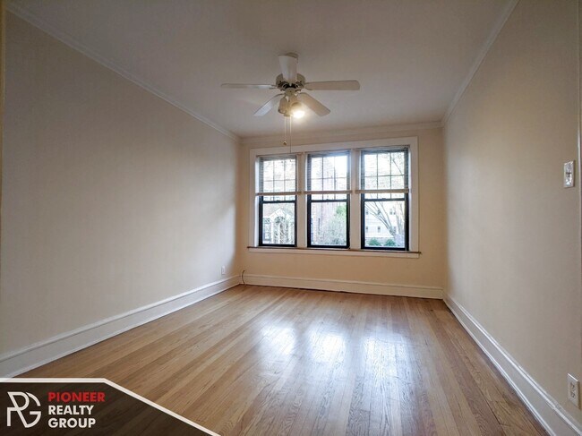 1446 W Byron St, Unit 3902-2 in Chicago, IL - Foto de edificio - Building Photo